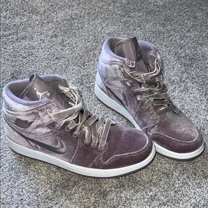 Air Jordan 1 Mid SE women’s shoes
